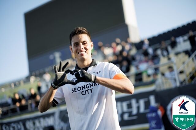 '도움왕' 에울레르 vs '득점 2위' 후이즈...K리그2 최고 외국인 공격수 맞대결! 준PO 선발 명단 공개